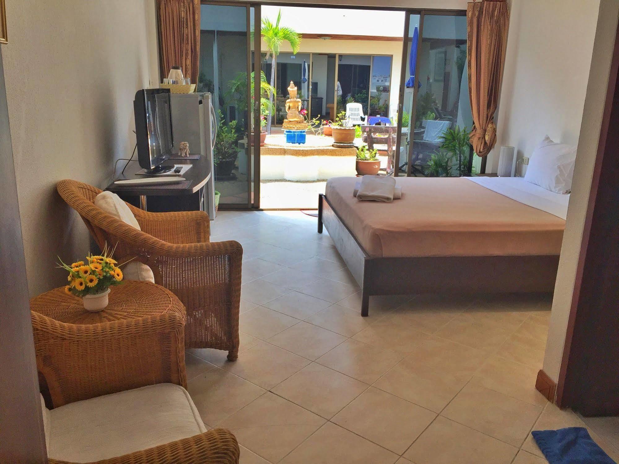 Blue Sky Residence Patong Exterior foto
