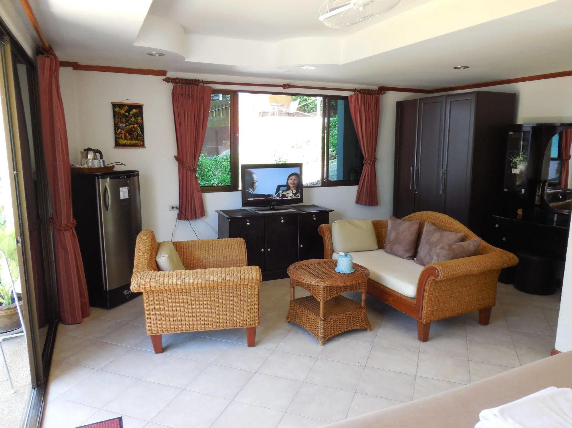 Blue Sky Residence Patong Exterior foto